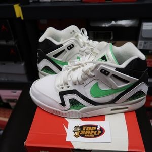 Nike air Tech Challenge 2 size 8.5 poison